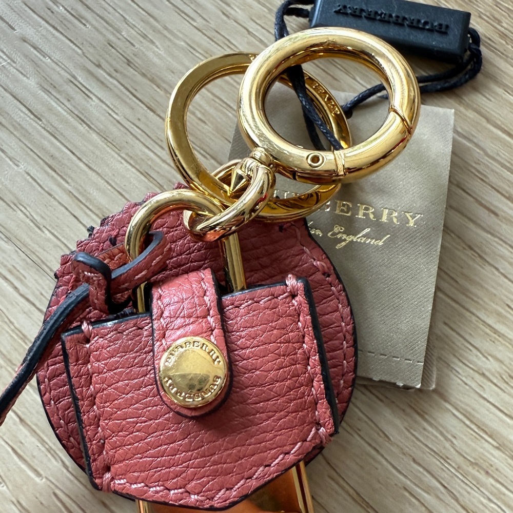 NWT Burberry Pallas Head Lock Charm Keychain - Picture 4 of 6